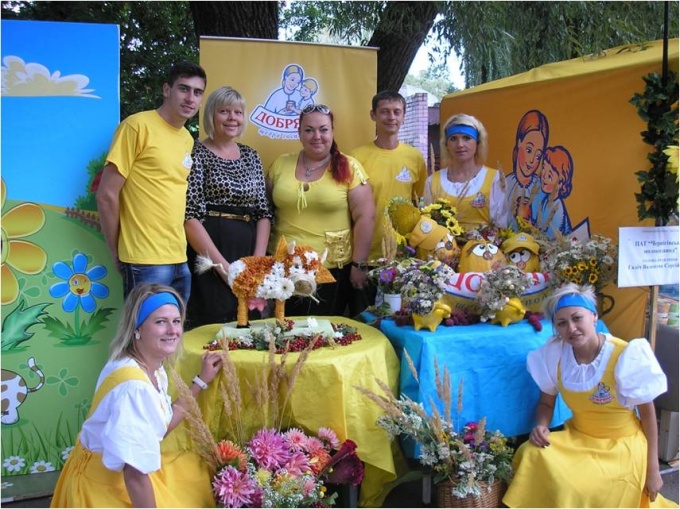 Flowers and fruits  exhibition of "Happiness  of beauty" in Chernigov town