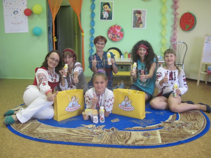 Молочні корзини для переможців конкурсу "Найбільша молочна сім'я країни"